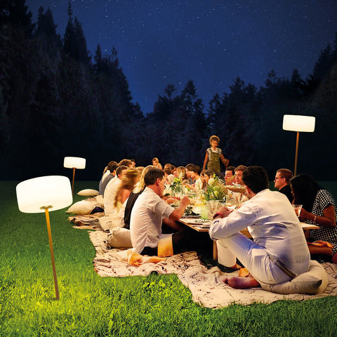 Fatboy-Thierry-le-Swinger-Outdoor-LED-ambiente-bei-nacht.jpg